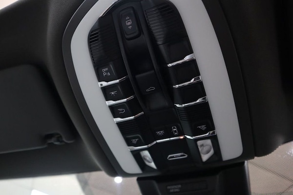 Used Porsche Macan 2020 for sale - 75068239: Photo 45