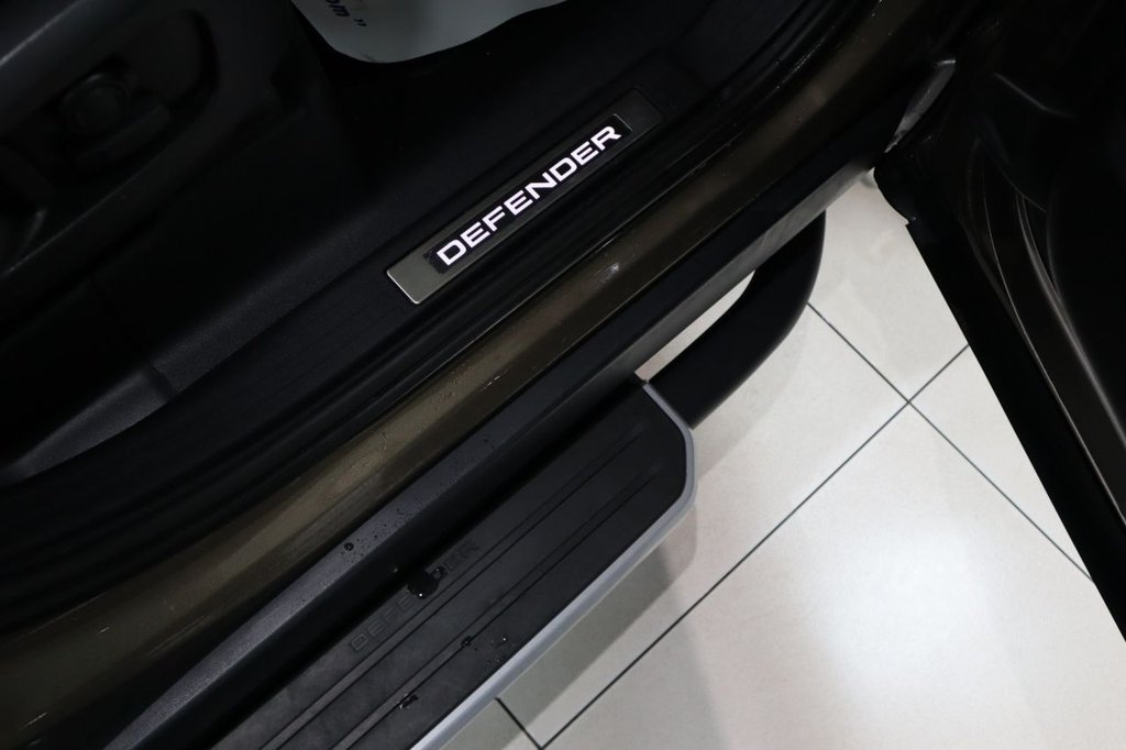 Used Land Rover Defender 2023 for sale - 77328282: Photo 17