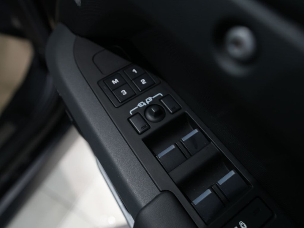 Used Land Rover Defender 2024 for sale - 77885038: Photo 14