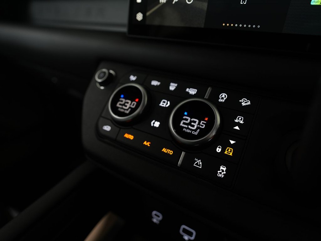 Used Land Rover Defender 2024 for sale - 77885038: Photo 32