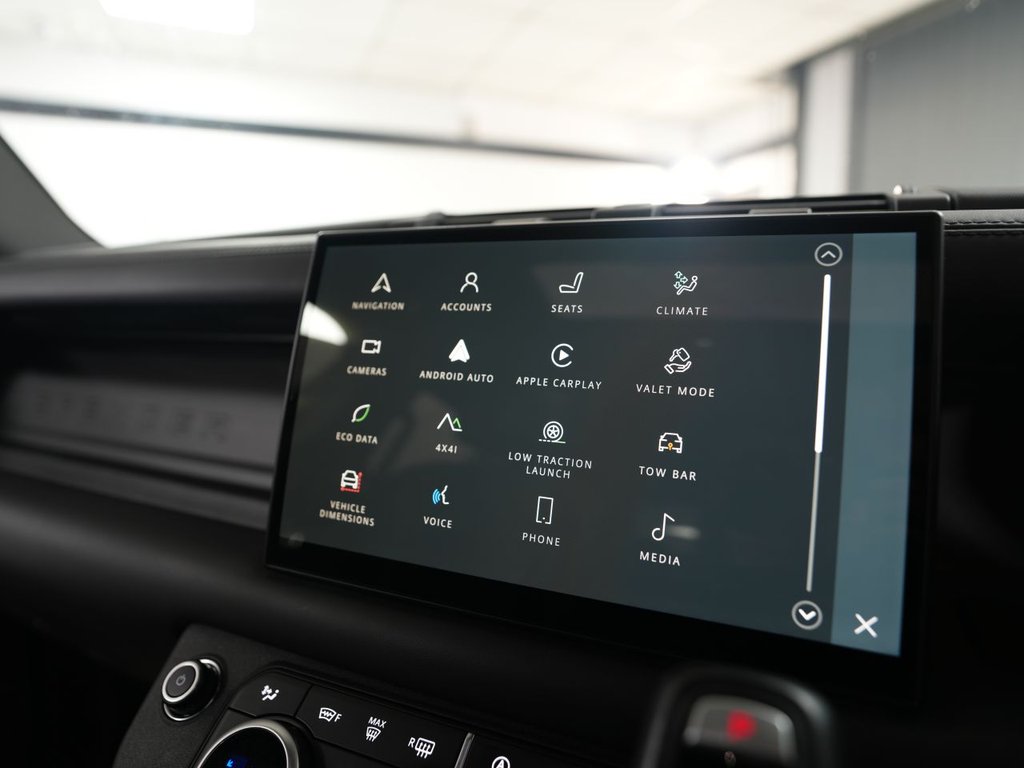 Used Land Rover Defender 2024 for sale - 77885038: Photo 41