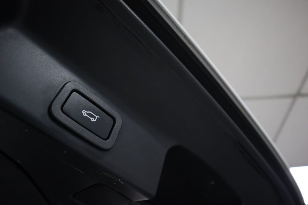 Used Jaguar F-Pace 2021 for sale - 76547239: Photo 12