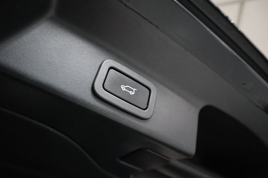 Used Jaguar F-Pace 2020 for sale - 76868030: Photo 9