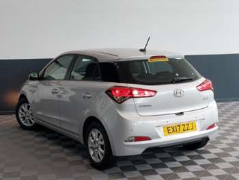 Used Hyundai i20 2017 for sale - 75400063: Photo