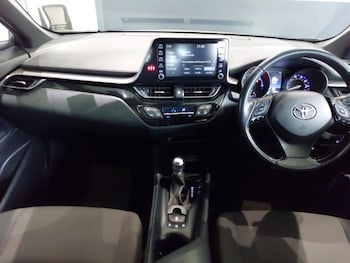 Used Toyota C-HR 2022 for sale - 76354632: Photo