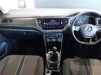 Used Volkswagen T-Roc 2018 for sale - 75893924: Photo