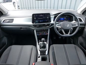 Used Volkswagen T-Roc 2023 for sale - 76213072: Photo