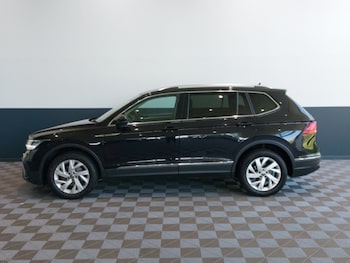 Used Volkswagen Tiguan Allspace 2023 for sale - 78355640: Photo
