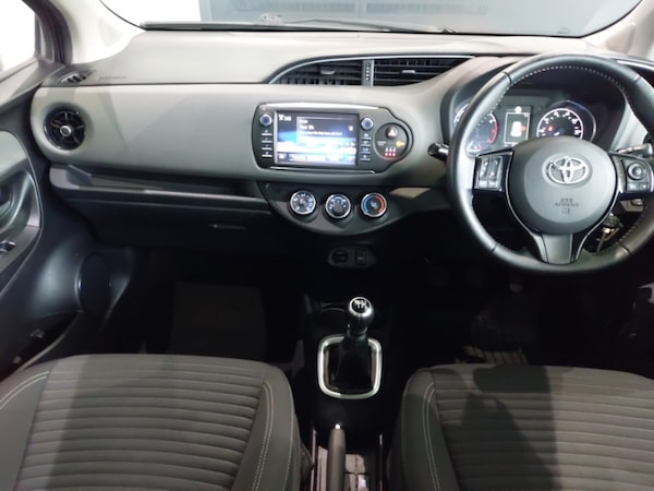Used Toyota Yaris 2018 for sale - 76221325: Photo 2