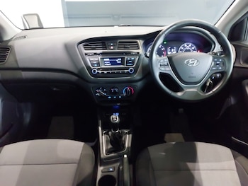 Used Hyundai i20 2015 for sale - 76129802: Photo 2
