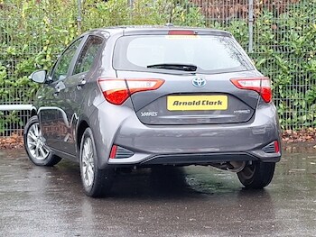 Used Toyota Yaris 2018 for sale - 77031912: Photo