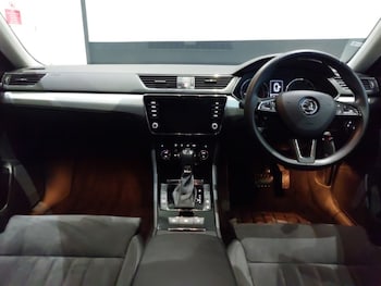 Used Skoda Superb 2017 for sale - 77066133: Photo