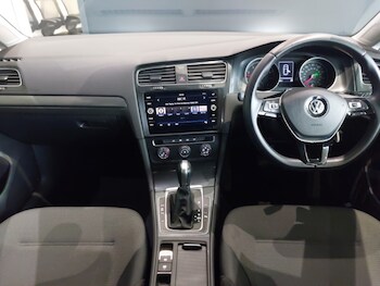 Used Volkswagen Golf 2018 for sale - 76749201: Photo