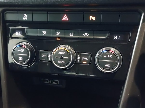 Used Volkswagen T-Roc 2018 for sale - 76301847: Photo 16
