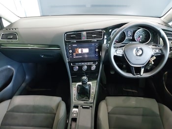 Used Volkswagen Golf 2019 for sale - 78533063: Photo