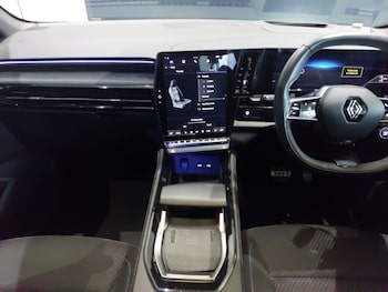 Used Renault Austral 2024 for sale - 76983343: Photo