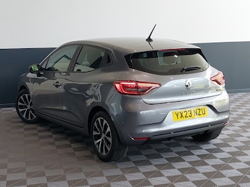 Used Renault Clio 2023 for sale - 78653773: Photo