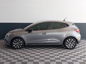Used Renault Clio 2023 for sale - 78653773: Photo