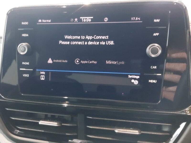 Used Volkswagen T-Roc 2023 for sale - 77682549: Photo 19