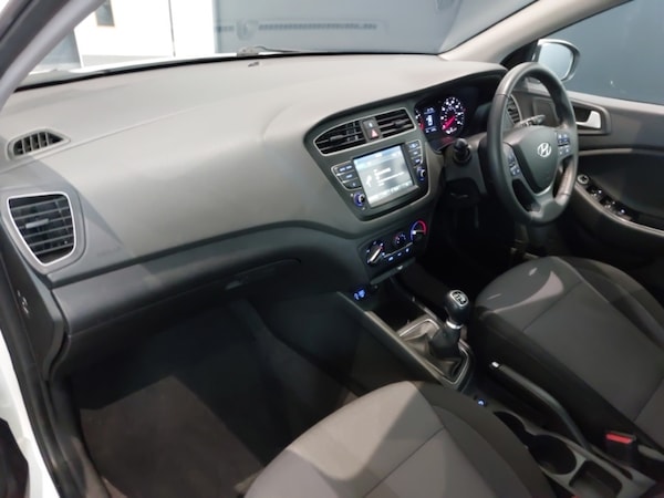 Used Hyundai i20 2020 for sale - 76294364: Photo 5