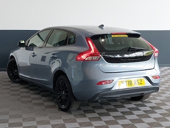 Used Volvo V40 2018 for sale - 79433232: Photo