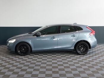 Used Volvo V40 2018 for sale - 79433232: Photo