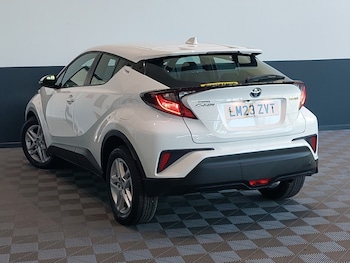 Used Toyota C-HR 2023 for sale - 79420505: Photo