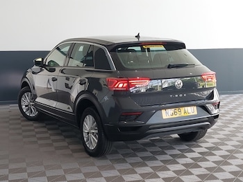 Used Volkswagen T-Roc 2020 for sale - 79038021: Photo