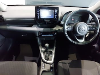 Used Toyota Yaris 2022 for sale - 76321382: Photo 2