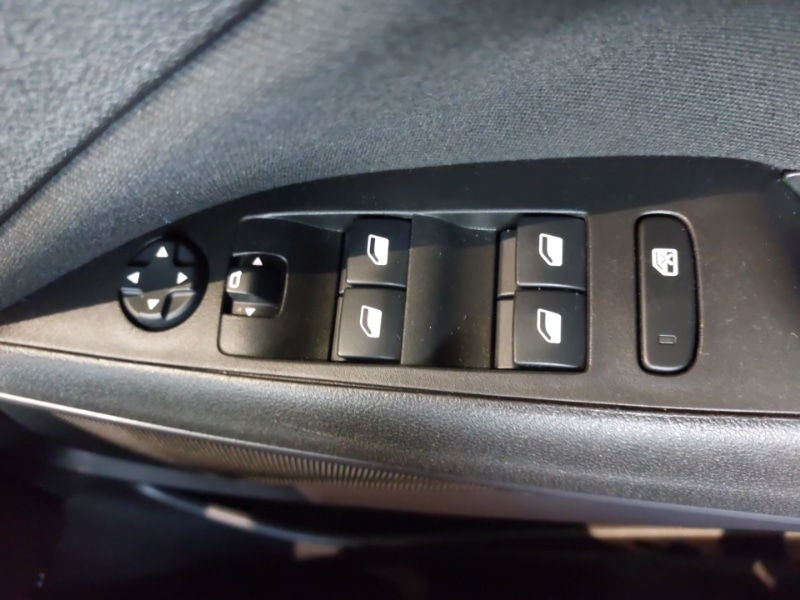 Used Vauxhall Crossland 2022 for sale - 77338491: Photo 18