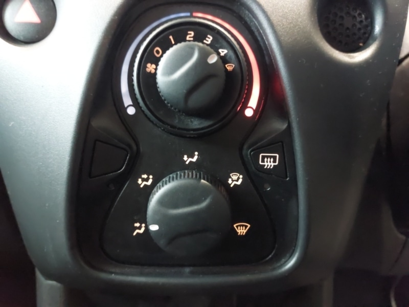 Used Toyota AYGO 2018 for sale - 77228800: Photo 15