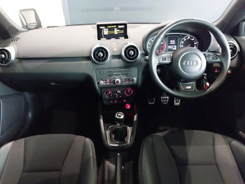 Used Audi A1 2018 for sale - 76160360: Photo 2