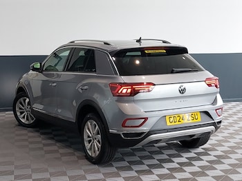 Used Volkswagen T-Roc 2024 for sale - 75289800: Photo