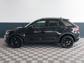 Used Volkswagen T-Roc 2021 for sale - 77544441: Photo
