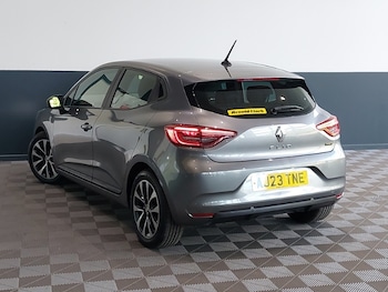 Used Renault Clio 2023 for sale - 79457619: Photo