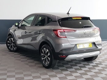 Used Renault Captur 2023 for sale - 79332768: Photo
