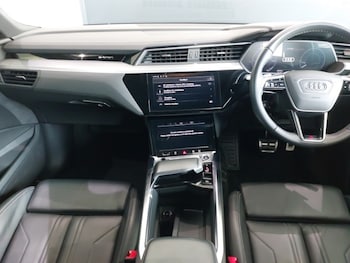 Used Audi Q8 2023 for sale - 79368477: Photo