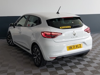 Used Renault Clio 2021 for sale - 77698550: Photo