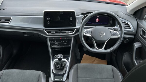 Used Volkswagen T-Roc 2023 for sale - 76130463: Photo 11