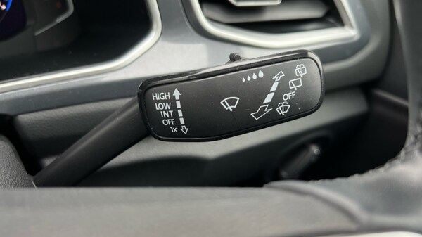 Used Volkswagen T-Roc 2023 for sale - 76130463: Photo 23