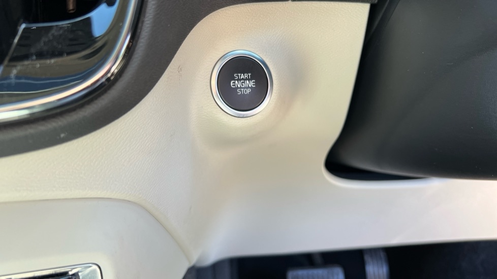 Used Volvo XC40 2018 for sale - 76355141: Photo 41