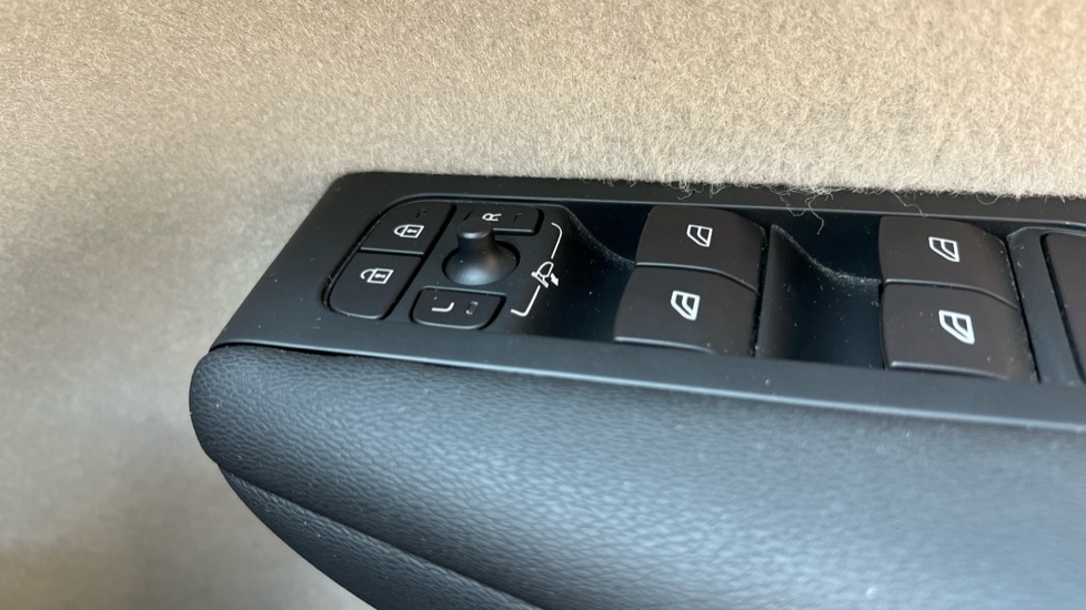 Used Volvo XC40 2018 for sale - 76355141: Photo 57