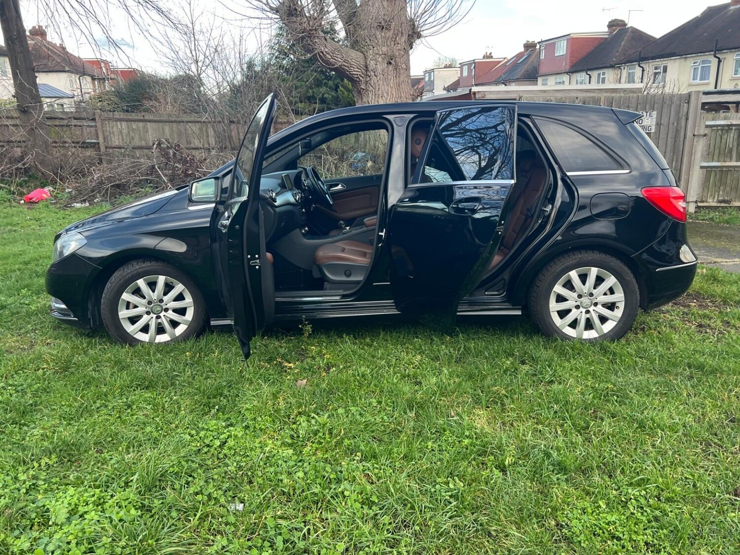 Used Mercedes-Benz B Class 2014 for sale - 77609902: Photo 9