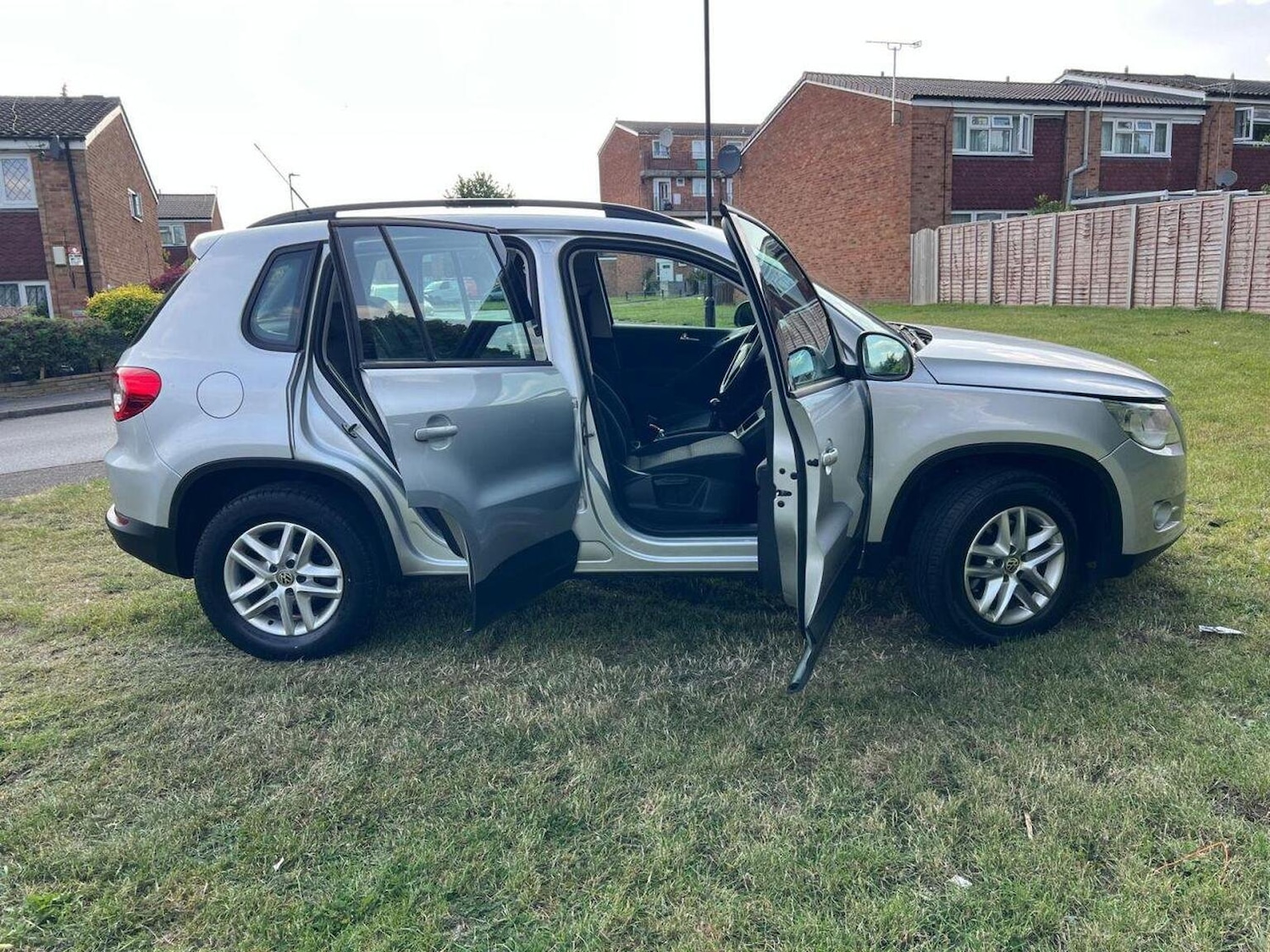 Used Volkswagen Tiguan 2010 for sale - 77572698: Photo 8