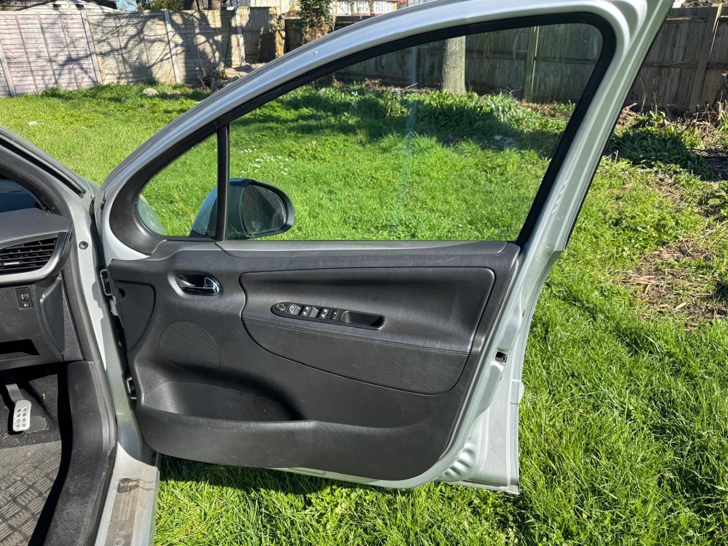 Used Peugeot 207 2011 for sale - 77953988: Photo 17