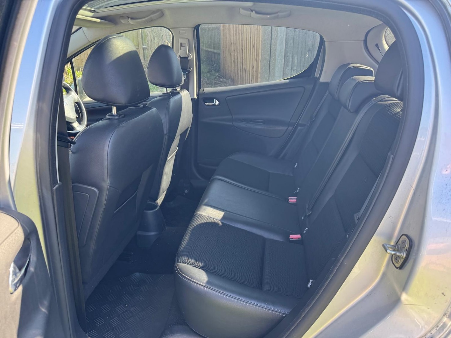 Used Peugeot 207 2011 for sale - 77953988: Photo 22