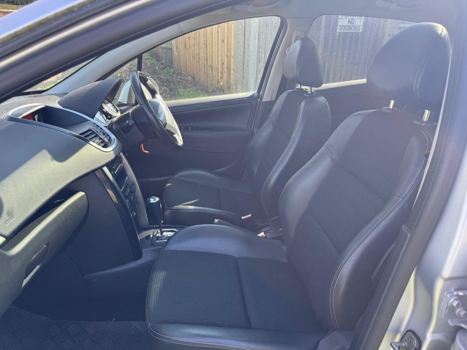 Used Peugeot 207 2011 for sale - 77953988: Photo 25