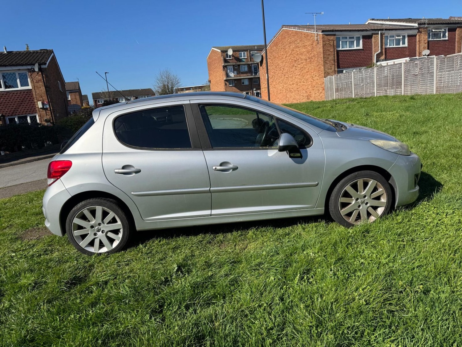 Used Peugeot 207 2011 for sale - 77953988: Photo 6