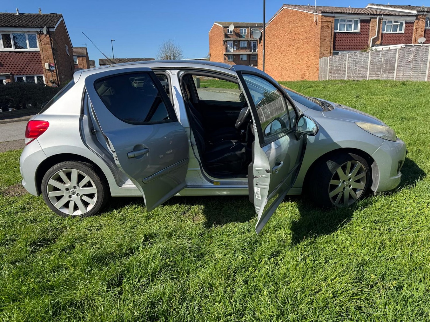 Used Peugeot 207 2011 for sale - 77953988: Photo 8