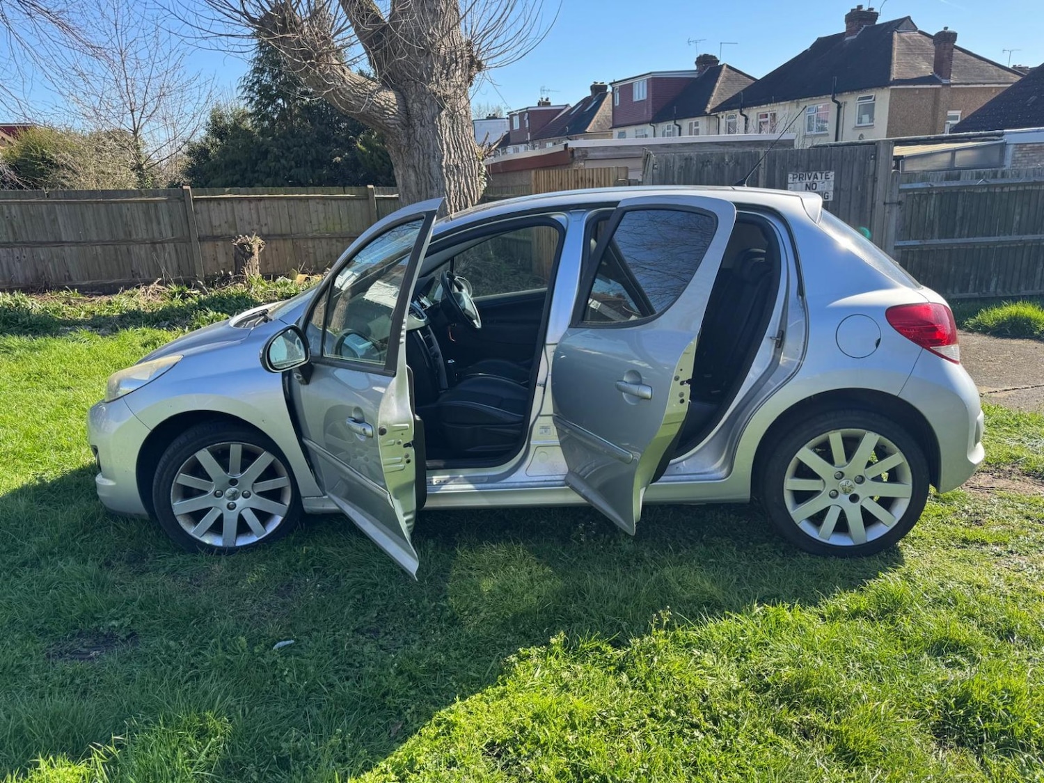 Used Peugeot 207 2011 for sale - 77953988: Photo 9